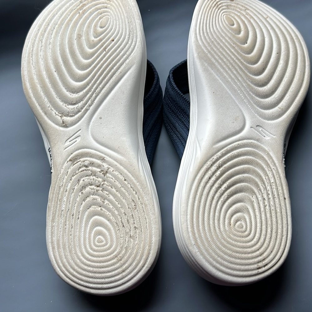 SKECHERS Archie sandals Like new, Navy Size 7 - Picture 3 of 3